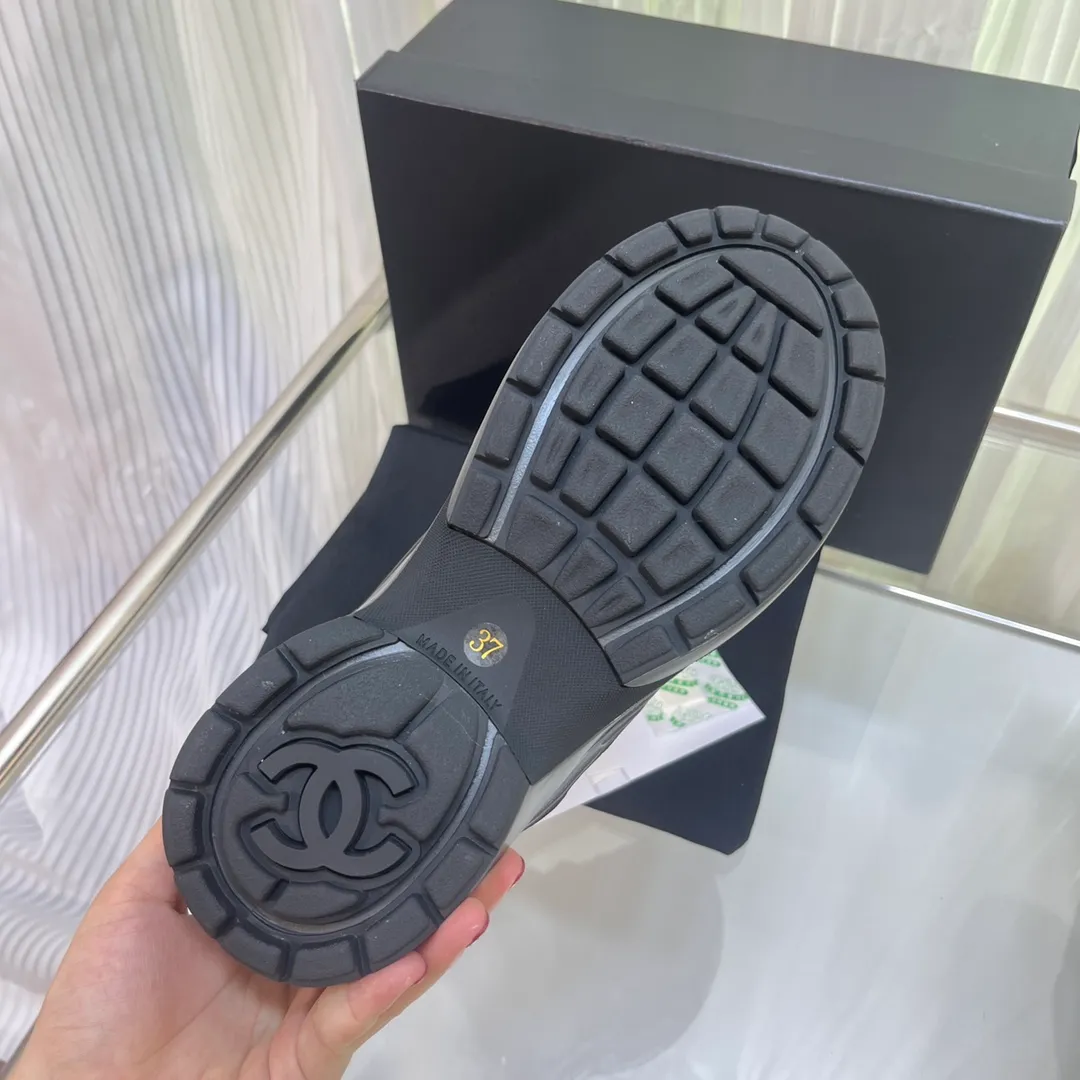 👟👟Ex-factory price 640👟👟 Latest 5 colors! Super pretty! 2023 super popular Chanel Chanel 23C King of Horns series casual sports shoes, incomparably beautiful and easy to wear, absolute fairy style, very light, super soft inside, super comfortable, breathable upper design, high-end color matching, versatile, must-have model of the year, upper: cowhide and cloth stitching, original craftsmanship, lining: breathable mesh, original foam combination outsole, size: 35-45